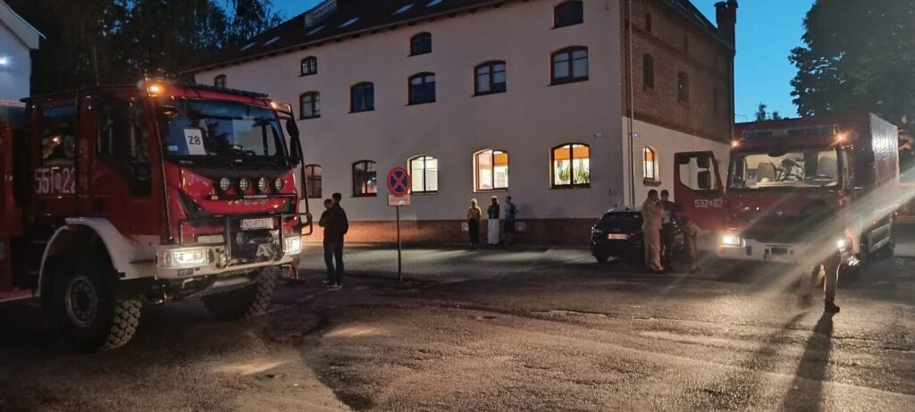 Pożar lasu pod Warszawą. Pomagają strażacy z Warmii i Mazur 6 Pożar Lasu Pod Warszawą. Pomagają Strażacy Z Warmii I Mazur