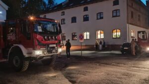Pożar lasu pod Warszawą. Pomagają strażacy z Warmii i Mazur 18 Pożar Lasu Pod Warszawą. Pomagają Strażacy Z Warmii I Mazur