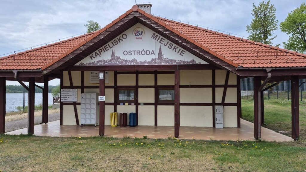 Ruszyła naprawa budynku po pożarze na plaży miejskiej w Ostródzie 22 Ruszyła naprawa budynku po pożarze na plaży miejskiej w Ostródzie