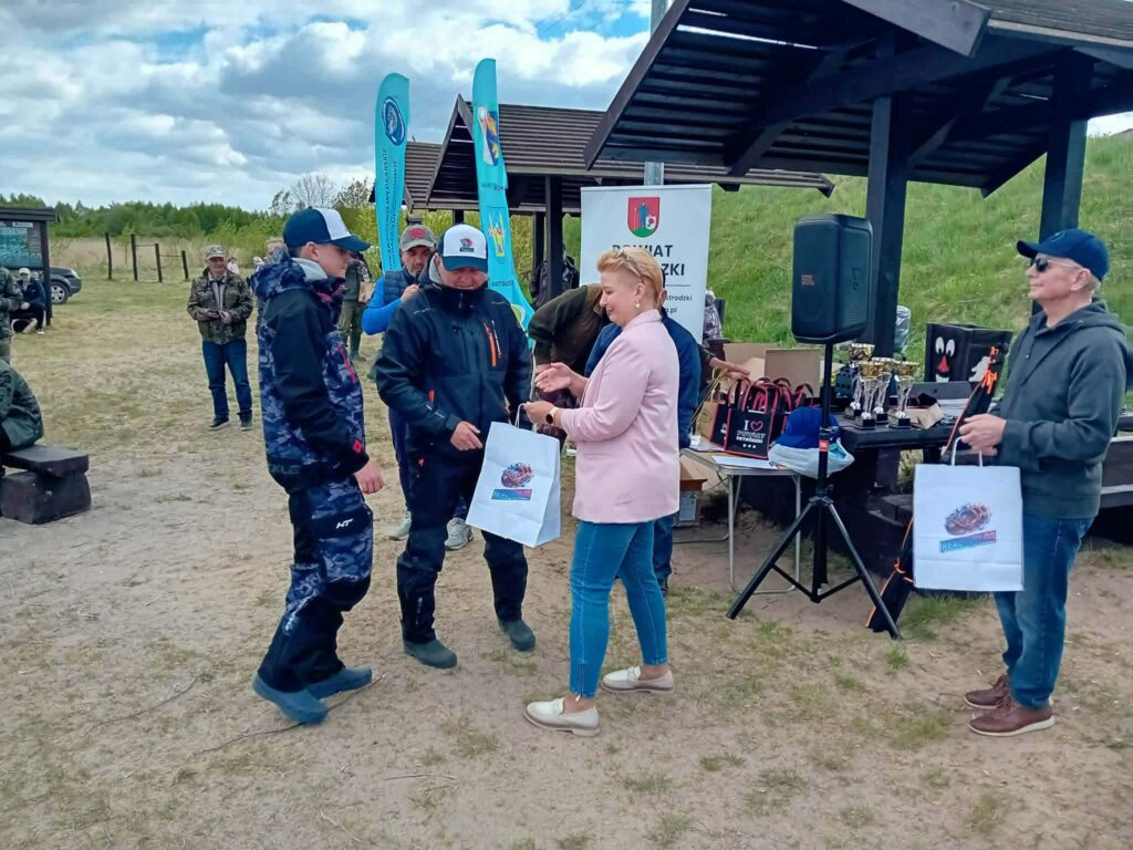 Duże ryby na zawodach wędkarskich na Dąbrowie 18 Duże Ryby Na Zawodach Wędkarskich Na Dąbrowie