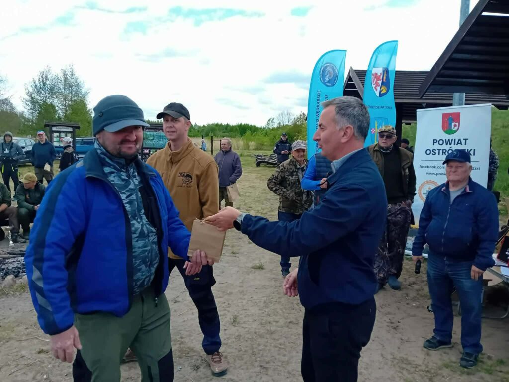 Duże ryby na zawodach wędkarskich na Dąbrowie 13 Duże Ryby Na Zawodach Wędkarskich Na Dąbrowie