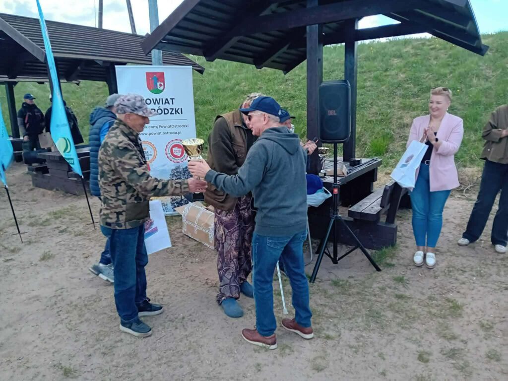 Duże ryby na zawodach wędkarskich na Dąbrowie 27 Duże Ryby Na Zawodach Wędkarskich Na Dąbrowie