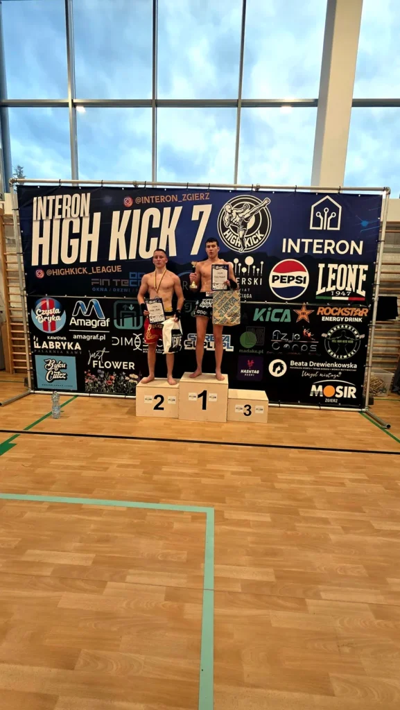 Dragon Fighter zakończył sezon z medalami. Mocny występ na HIGH KICK 7 w Zgierzu 3 03 Podium K1 Boks Web