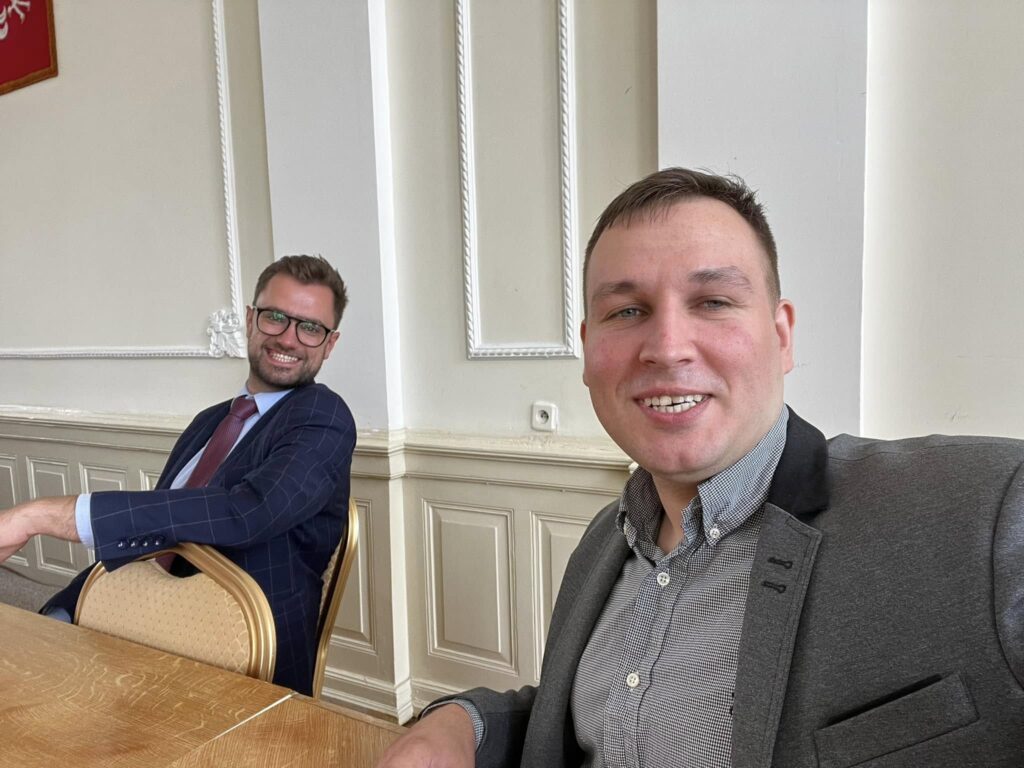 Radny prosi burmistrza o pieniądze na klimatyzator w ŚDS Bratek w Ostródzie 2 Radny Prosi Burmistrza O Pieniądze Na Klimatyzator W Śds Bratek W Ostródzie