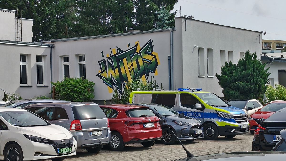 Alarm bombowy w Rolniku. Policja sprawdzała zagrożenie 1 Alarm Bombowy W Rolniku. Policja Sprawdzała Zagrożenie