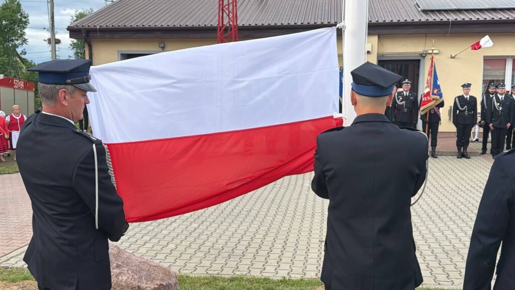 Druhowie OSP Kalnik świętowali 80-lat swojej jednostki - mają sztandar 11 Druhowie Osp Kalnik Świętowali 80-Lat Swojej Jednostki - Mają Sztandar