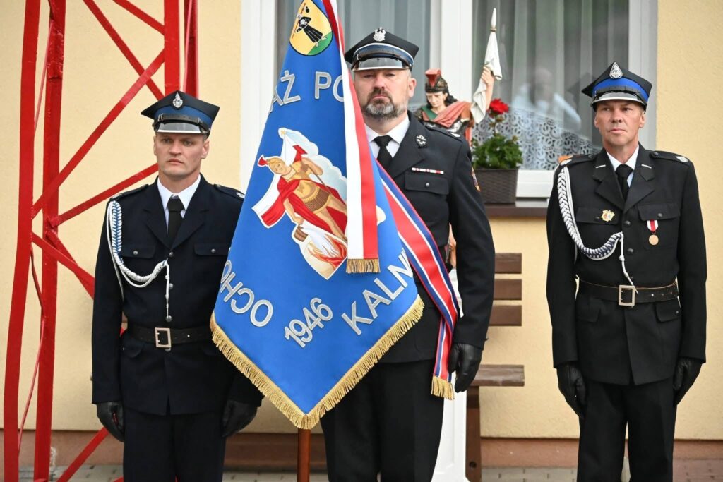 Druhowie OSP Kalnik świętowali 80-lat swojej jednostki - mają sztandar 13 Druhowie Osp Kalnik Świętowali 80-Lat Swojej Jednostki - Mają Sztandar