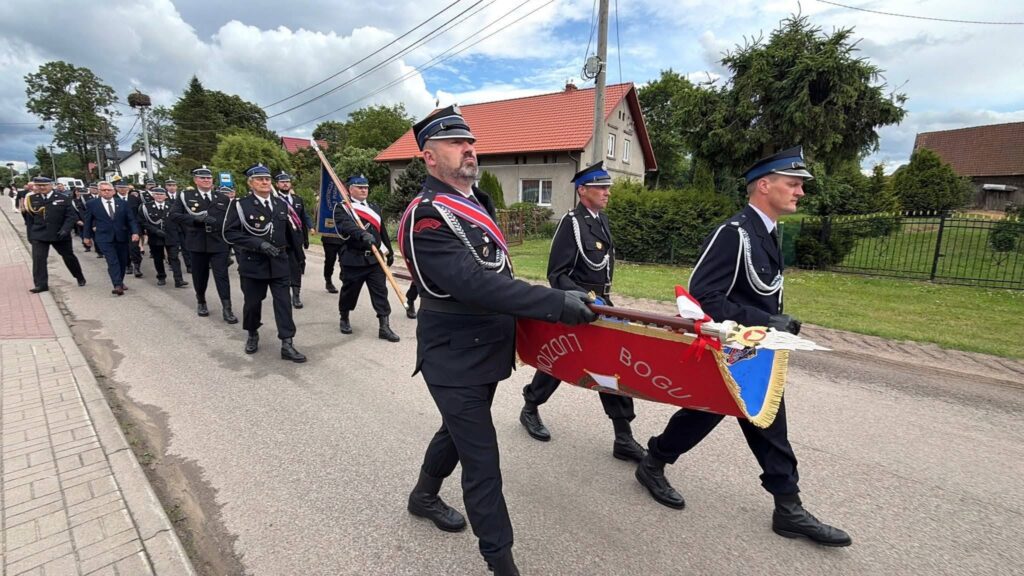 Druhowie OSP Kalnik świętowali 80-lat swojej jednostki - mają sztandar 4 Druhowie Osp Kalnik Świętowali 80-Lat Swojej Jednostki - Mają Sztandar