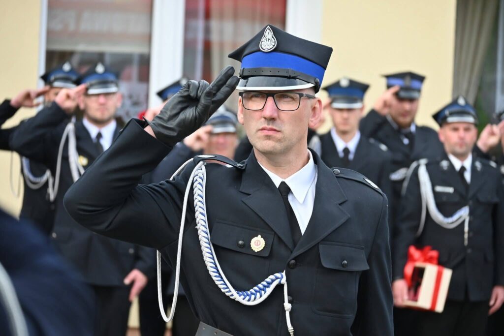 Druhowie OSP Kalnik świętowali 80-lat swojej jednostki - mają sztandar 8 Druhowie Osp Kalnik Świętowali 80-Lat Swojej Jednostki - Mają Sztandar
