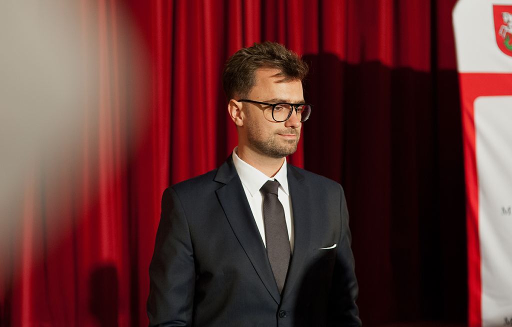 Ostróda: Rafał Dąbrowski z wotum zaufania i absolutorium. Wynik głosowania lepszy niż w ubiegłym roku 15 Wotum absolutorium Dabrowski Rafał