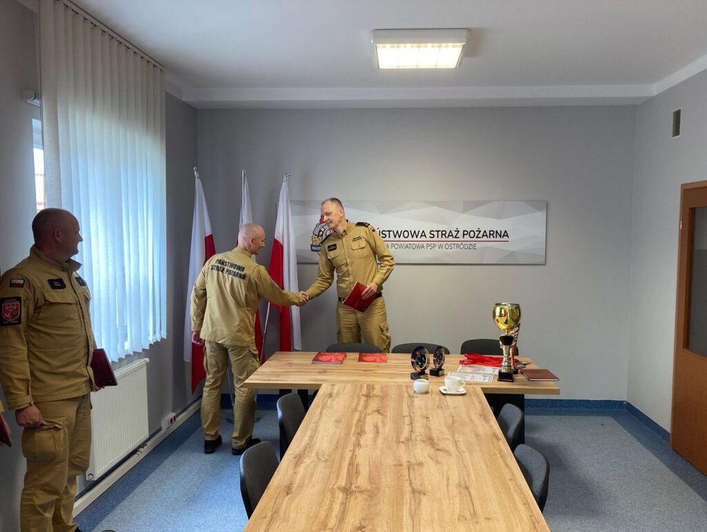 Komendant Rafał Napiórkowski Nagrodził Strażaków Z Powiatu Ostródzkiego