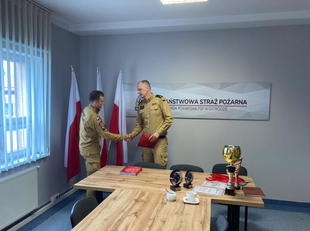 Komendant Rafał Napiórkowski Nagrodził Strażaków Z Powiatu Ostródzkiego