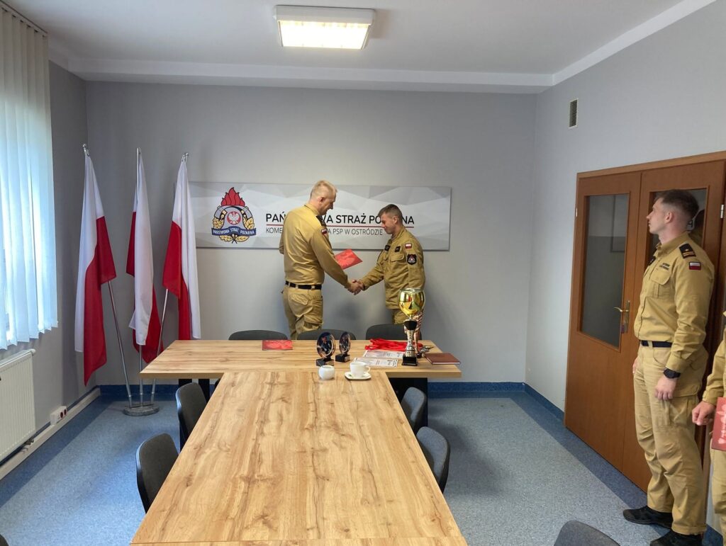 Komendant Rafał Napiórkowski Nagrodził Strażaków Z Powiatu Ostródzkiego