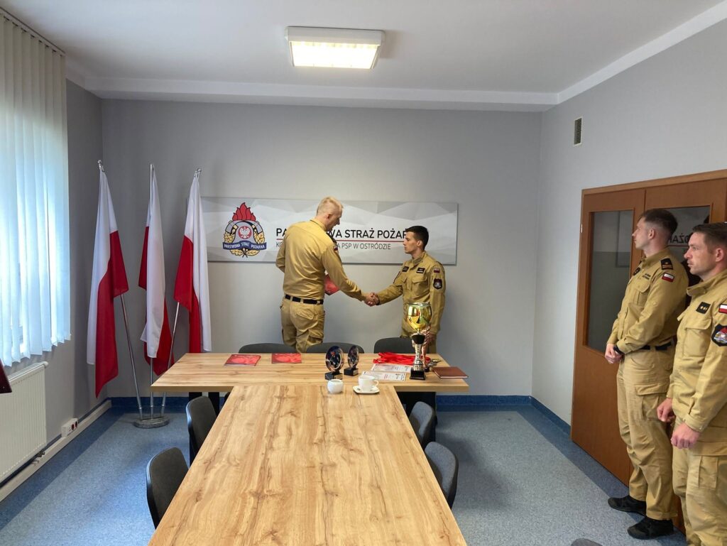Komendant Rafał Napiórkowski Nagrodził Strażaków Z Powiatu Ostródzkiego