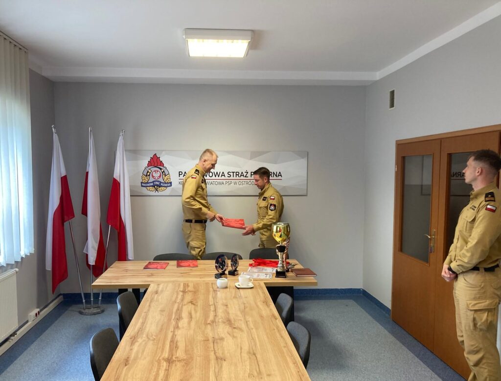 Komendant Rafał Napiórkowski Nagrodził Strażaków Z Powiatu Ostródzkiego