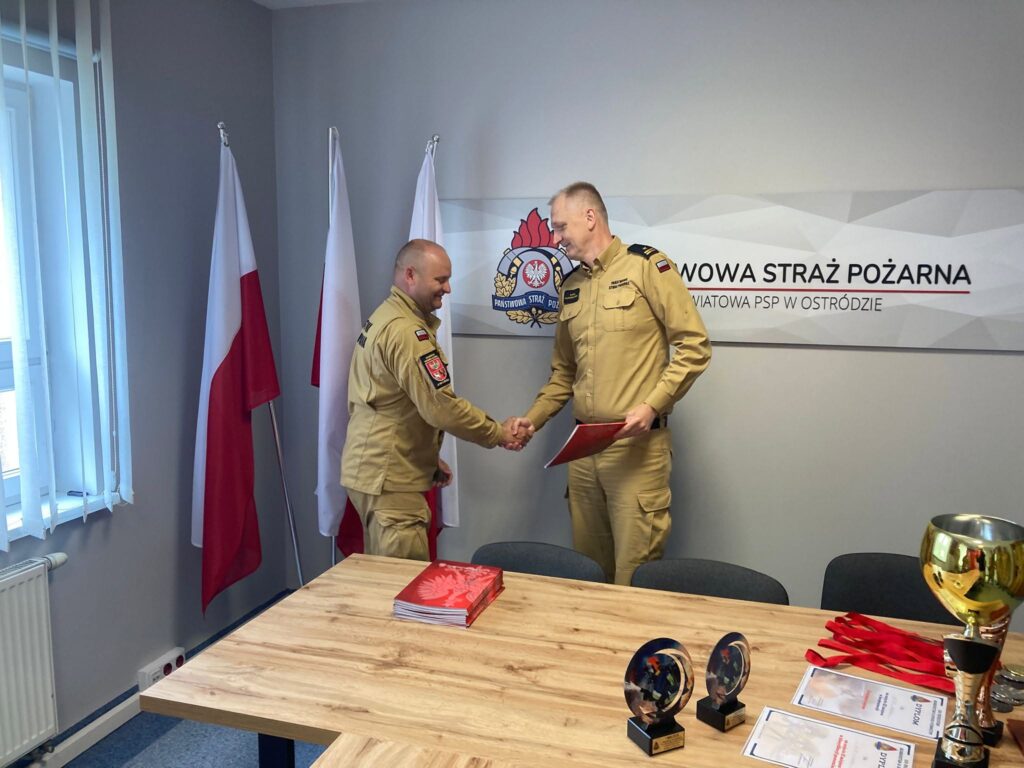Komendant Rafał Napiórkowski Nagrodził Strażaków Z Powiatu Ostródzkiego