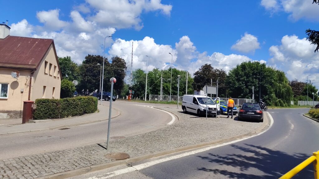 Surowa Kara Dla Kierowcy - Wyłamał Szlaban Kolejowy!
