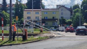 Surowa Kara Dla Kierowcy - Wyłamał Szlaban Kolejowy!