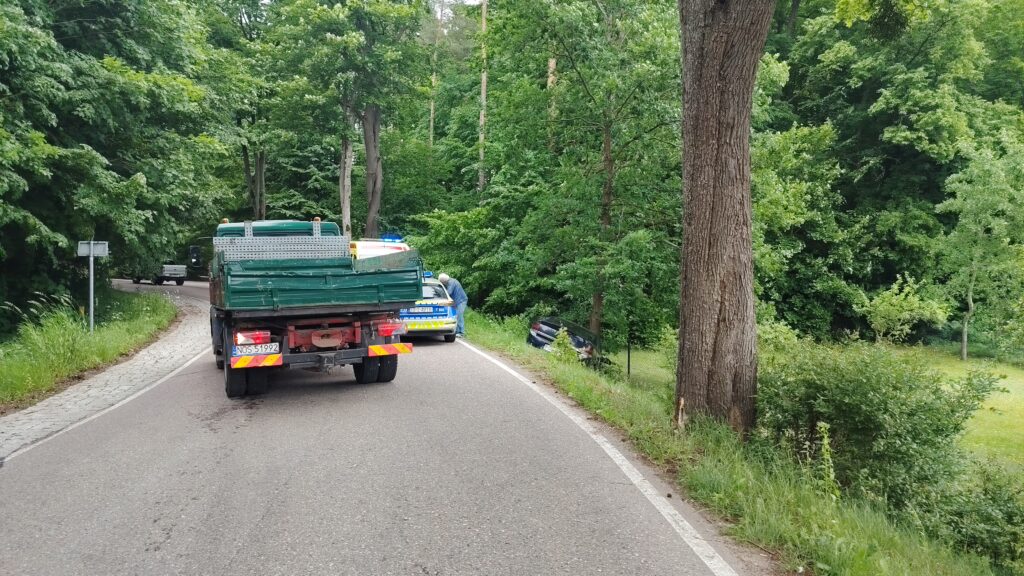 Kolizja W Miejscowości Tabórz - Osobówka W Rowie