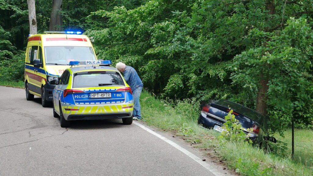 Kolizja W Miejscowości Tabórz - Osobówka W Rowie