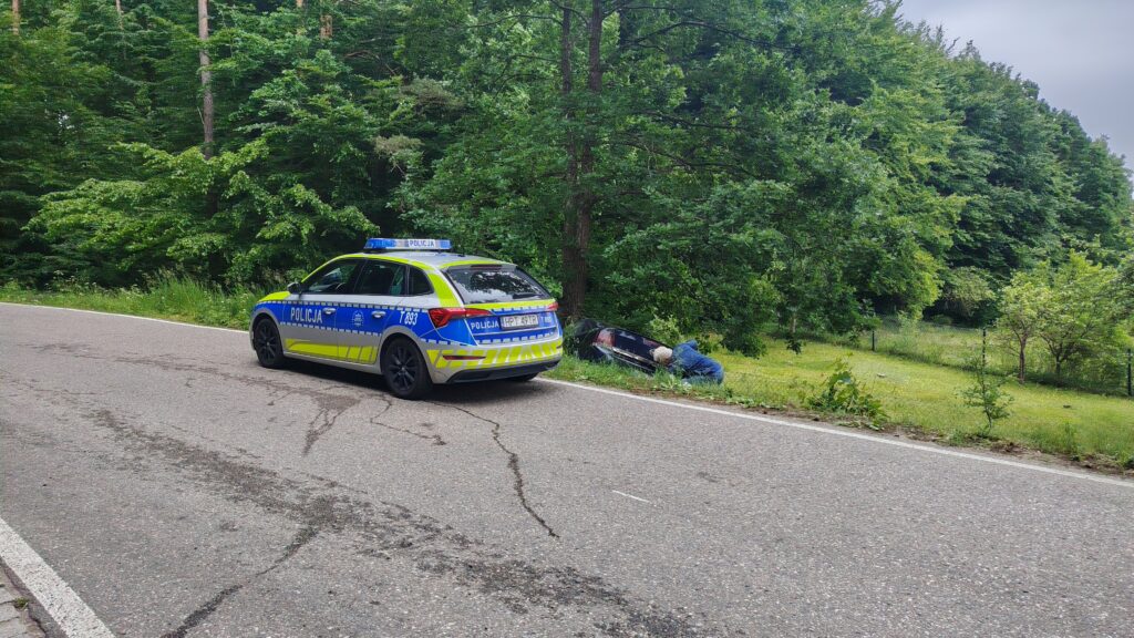 Kolizja W Miejscowości Tabórz - Osobówka W Rowie
