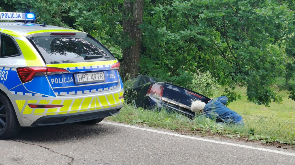 Kolizja W Miejscowości Tabórz - Osobówka W Rowie