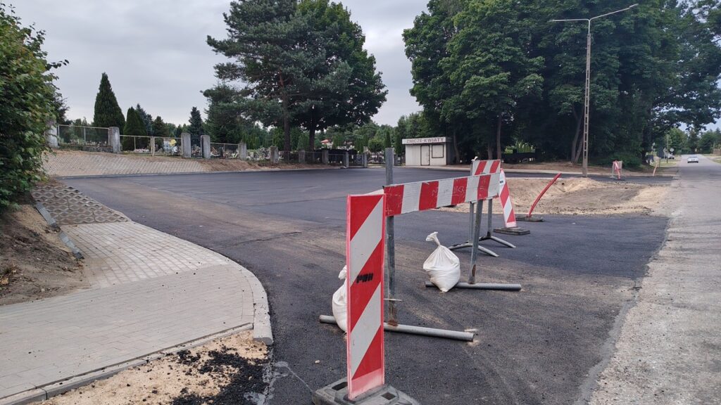 Autobusy wrócą na trasę pod cmentarz w Ostródzie — zatoka już na ukończeniu 18 Autobusy wrócą na trasę pod cmentarz w Ostródzie — zatoka już na ukończeniu