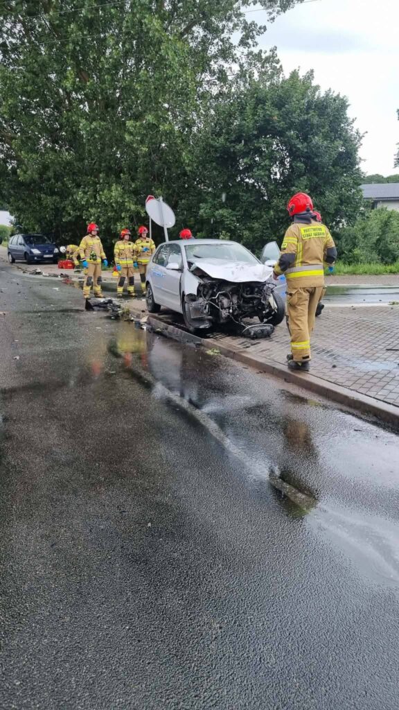 Wypadek W Małdytach. Zderzenie Osobówki Z Ciężarówką