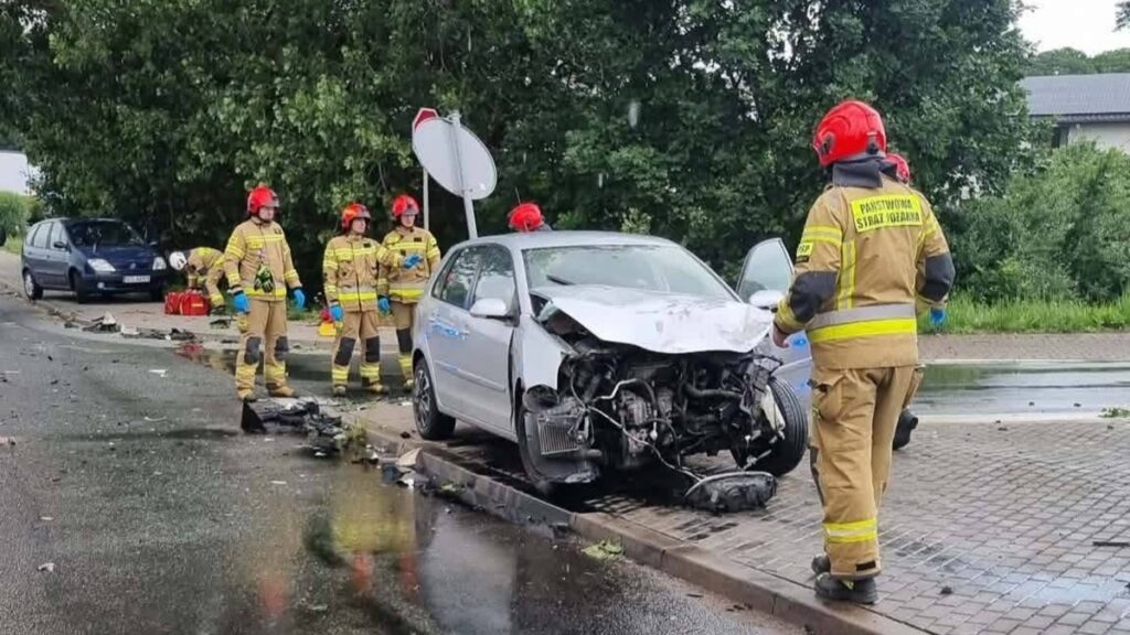 Wypadek w Małdytach. Zderzenie osobówki z ciężarówką