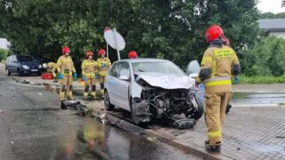 Wypadek w Małdytach. Zderzenie osobówki z ciężarówką