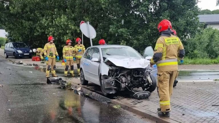 Wypadek W Małdytach. Zderzenie Osobówki Z Ciężarówką