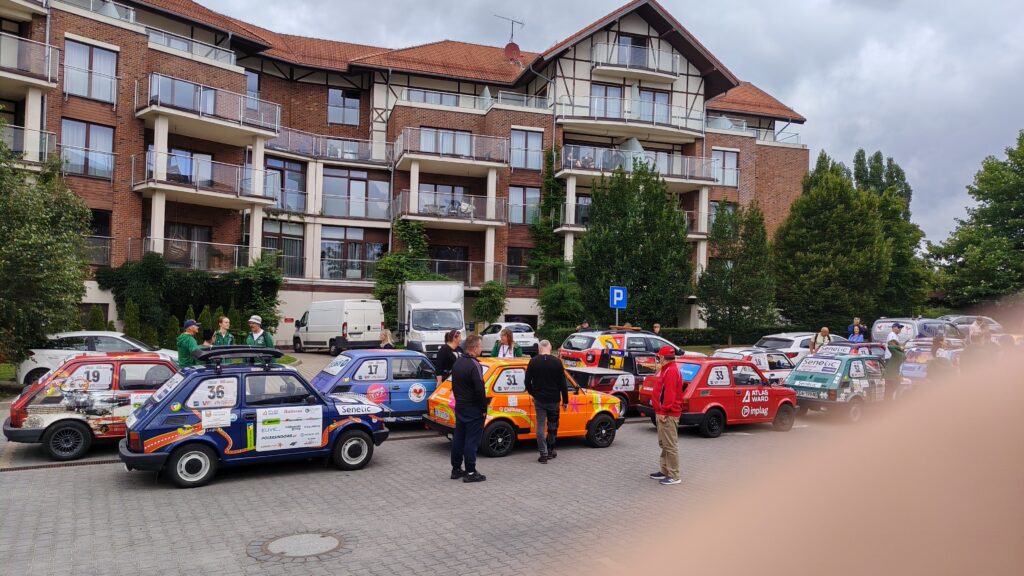 Wielka Wyprawa Maluchów w Ostródzie. Kaszlaki jadą charytatywnie! 6 Wielka Wyprawa Maluchów W Ostródzie. Kaszlaki Jadą Charytatywnie!