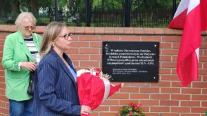 83. Rocznica rzezi wołyńskiej w Ostródzie — skromne uroczystości ku pamięci pomordowanych 16 83. Rocznica Rzezi Wołyńskiej W Ostródzie — Skromne Uroczystości Ku Pamięci Pomordowanych