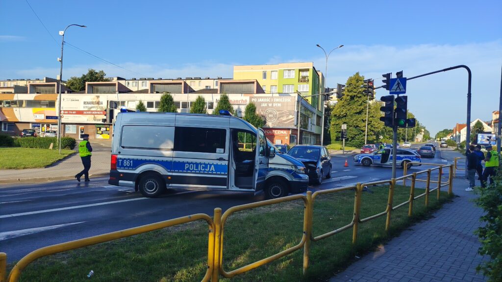 Wypadek W Ostródzie. Zderzenie Aut Na Skrzyżowaniu Czarnieckiego I Jagiełły