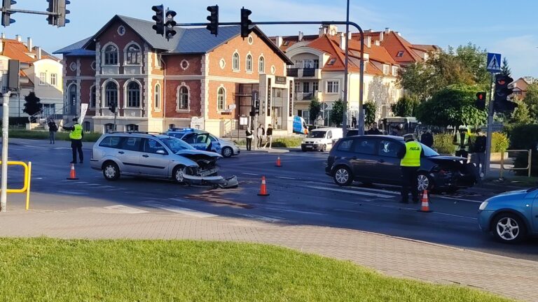 Wypadek W Ostródzie. Zderzenie Aut Na Skrzyżowaniu Czarnieckiego I Jagiełły