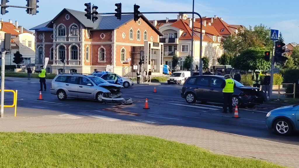 Wypadek W Ostródzie. Zderzenie Aut Na Skrzyżowaniu Czarnieckiego I Jagiełły