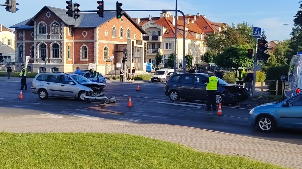 Wypadek W Ostródzie. Zderzenie Aut Na Skrzyżowaniu Czarnieckiego I Jagiełły