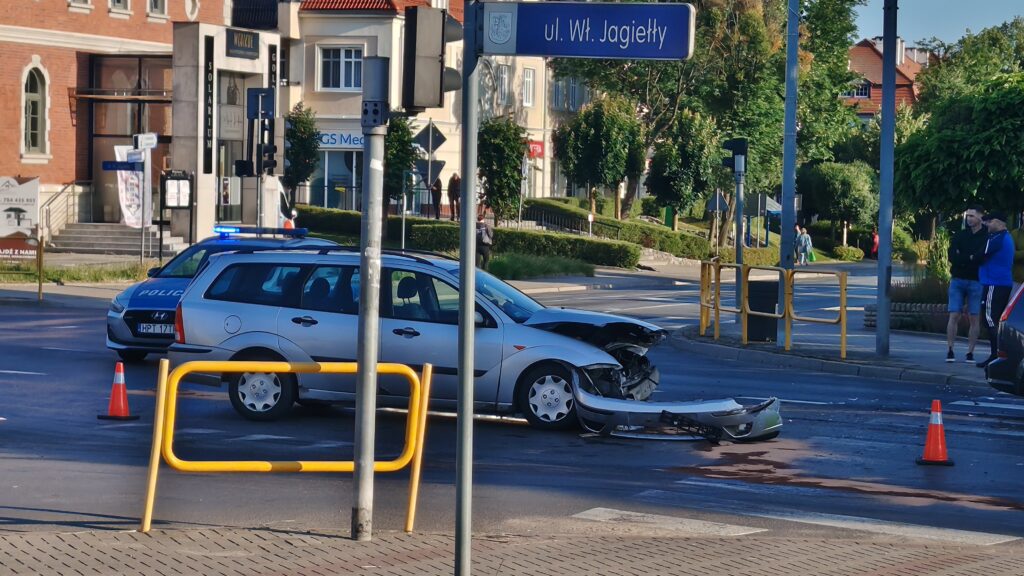 Wypadek W Ostródzie. Zderzenie Aut Na Skrzyżowaniu Czarnieckiego I Jagiełły