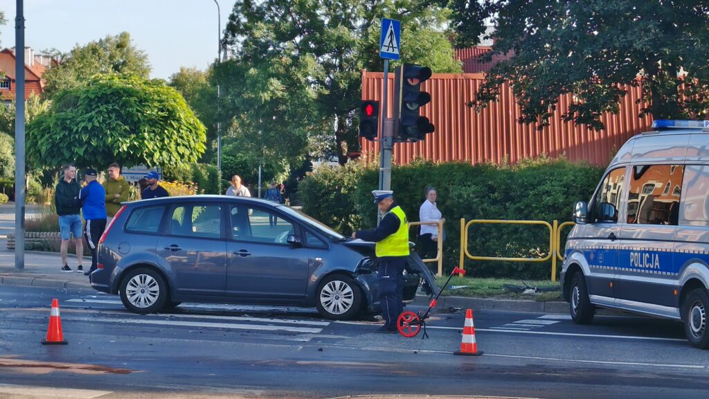 Wypadek W Ostródzie. Zderzenie Aut Na Skrzyżowaniu Czarnieckiego I Jagiełły