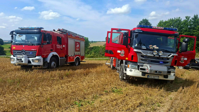 Kombajn Podczas Pożaru Rżyska W Pieszkowie