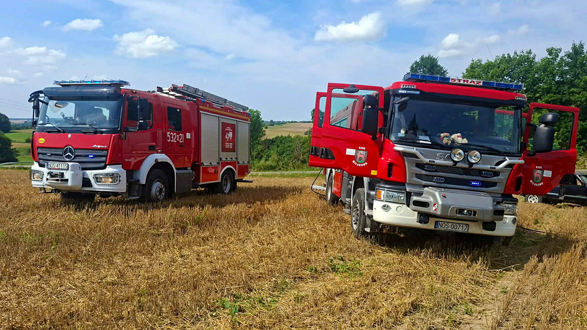 Kombajn zapalił się w Pieszkowie. 2 zastępy straży walczyły z ogniem 1 Kombajn Podczas Pożaru Rżyska W Pieszkowie