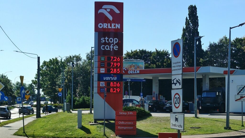 Aktualne Ceny Paliw W Ostródzie 14.08.2026. Tankuj Z Naszym Głosem!