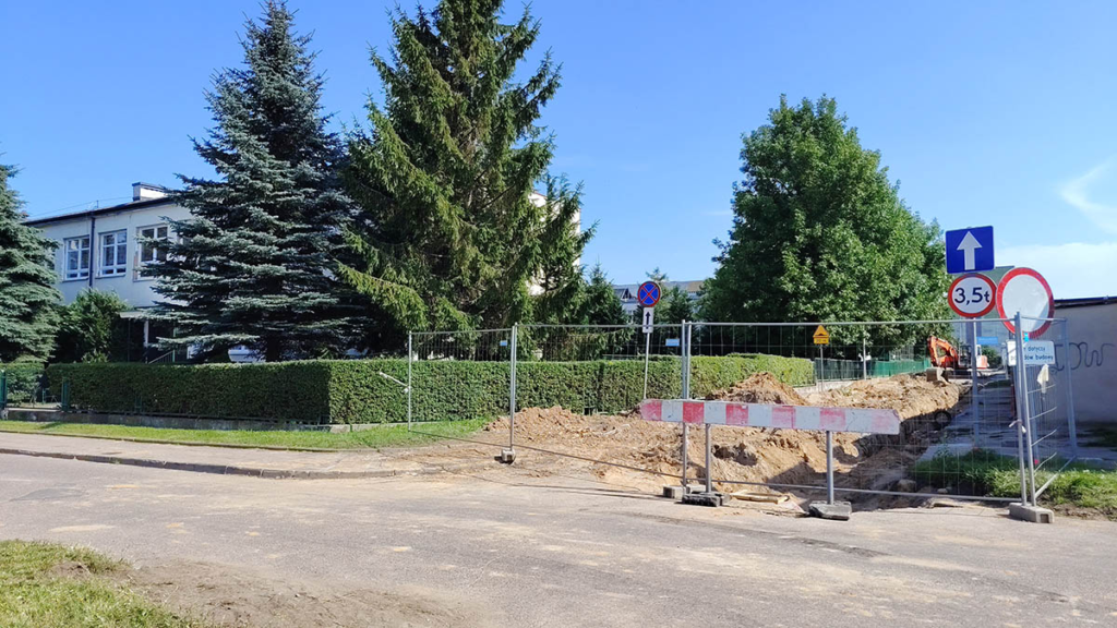 Ruszyła przebudowa ulicy Osiedle Młodych. Utrudnienia przy SP6 i przedszkolu „Remiś” 6 Remont Ul. Osiedle Młodych