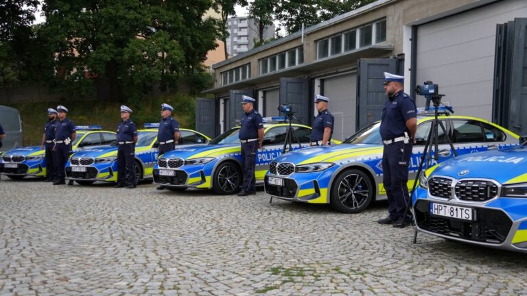 Nowe Radiowozy Dla Policjantów W Regionie. Ostróda Dostała Bmw