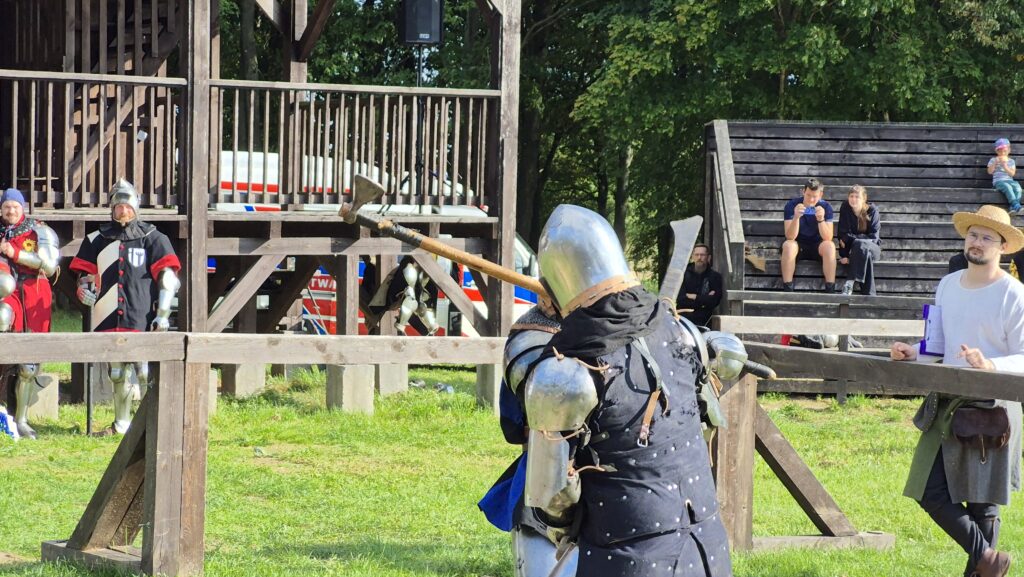 Rycerskie ostatki. Jesień średniowiecza zamknęła sezon Grunwaldzkiej Akademii Miecza 22 Rycerskie Ostatki. Jesień Średniowiecza Zamknęła Sezon Grunwaldzkiej Akademii Miecza