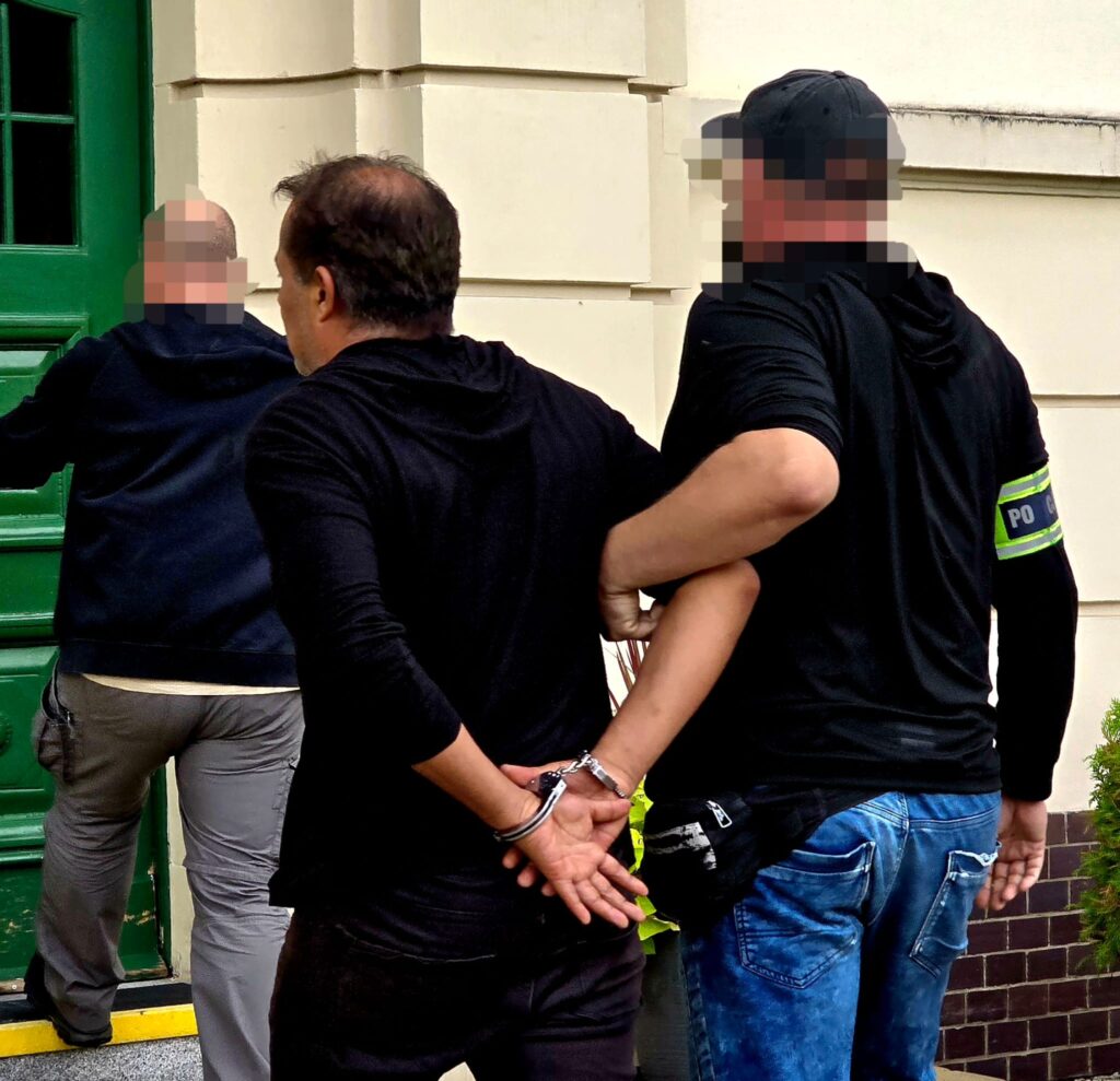 Tymczasowy areszt dla Meksykanina, który nagrywał kobiety w toalecie restauracji w Ostródzie 2 Tymczasowy Areszt Dla Meksykanina, Który Nagrywał Kobiety W Toalecie Restauracji W Ostródzie