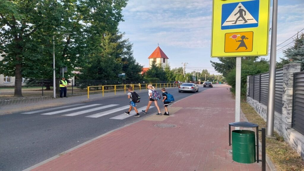 Bezpieczna Droga Do Szkoły W Ostródzie. Ruszyła Wspólna Akcja Mundurowych
