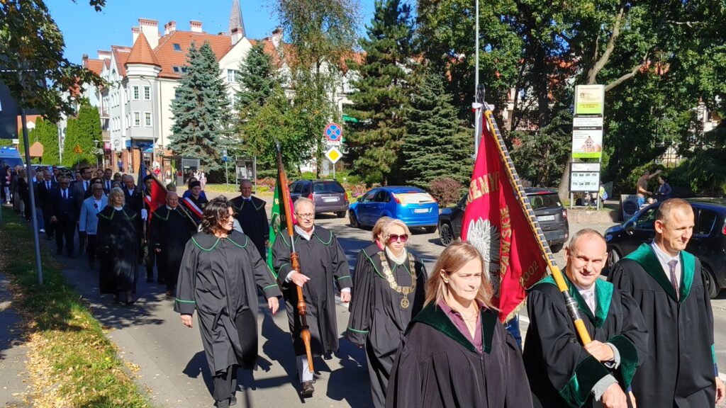 Dębowe Gody Cechu Rzemieślników i Przedsiębiorców w Ostródzie. Jubileusz 80-lecia powstania organizacji 13 Dębowe Gody Cechu Rzemieślników I Przedsiębiorców W Ostródzie. Jubileusz 80-Lecia Powstania Organizacji