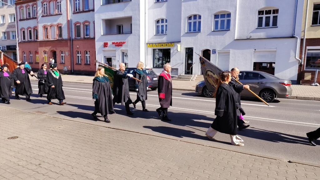 Dębowe Gody Cechu Rzemieślników i Przedsiębiorców w Ostródzie. Jubileusz 80-lecia powstania organizacji 10 Dębowe Gody Cechu Rzemieślników I Przedsiębiorców W Ostródzie. Jubileusz 80-Lecia Powstania Organizacji