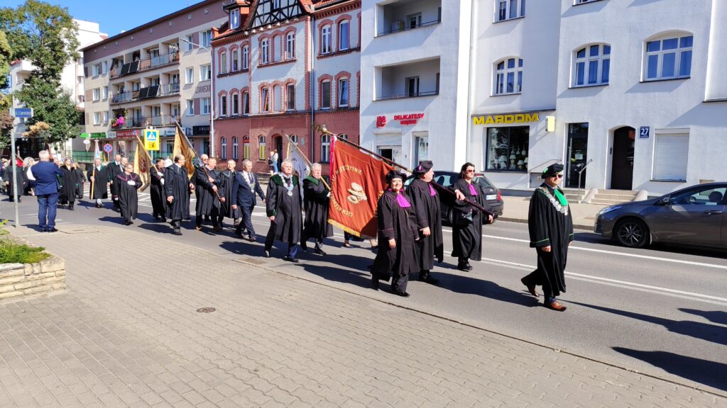 Dębowe Gody Cechu Rzemieślników i Przedsiębiorców w Ostródzie. Jubileusz 80-lecia powstania organizacji 11 Dębowe Gody Cechu Rzemieślników I Przedsiębiorców W Ostródzie. Jubileusz 80-Lecia Powstania Organizacji